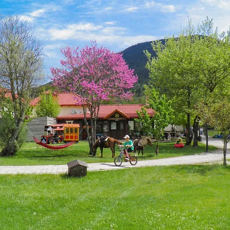 Ξενοδοχείο με διαμερίσματα Ninemia And Play