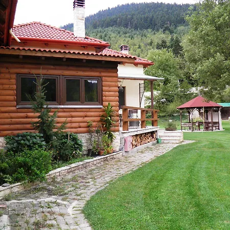 Ξενοδοχείο με διαμερίσματα Ninemia And Play Καρπενήσι