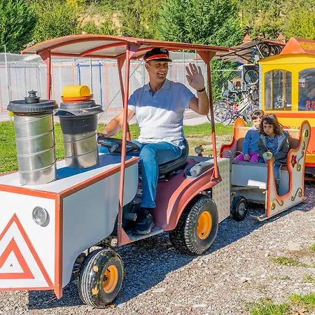 Ξενοδοχείο με διαμερίσματα Ninemia And Play 3*