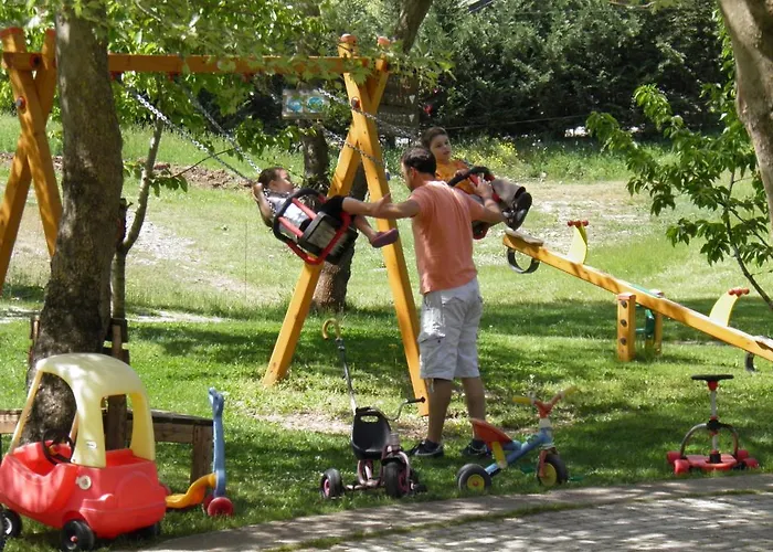 Ξενοδοχείο με διαμερίσματα Ninemia And Play 3*